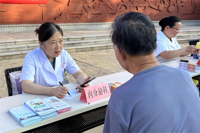 運城市中心醫院舉辦“全民健康生活方式宣傳月”義診宣教活動，助力市民營養健康